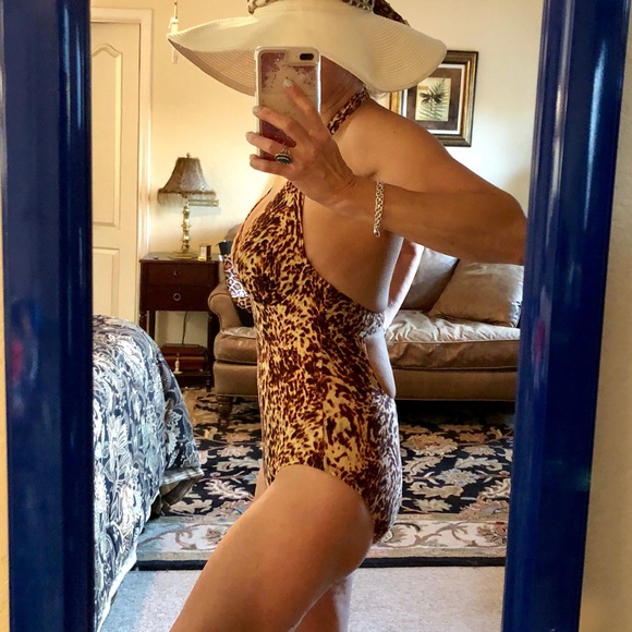 Victoria’s Secret one-piece swimsuit size 8C - Picture 2 of 8